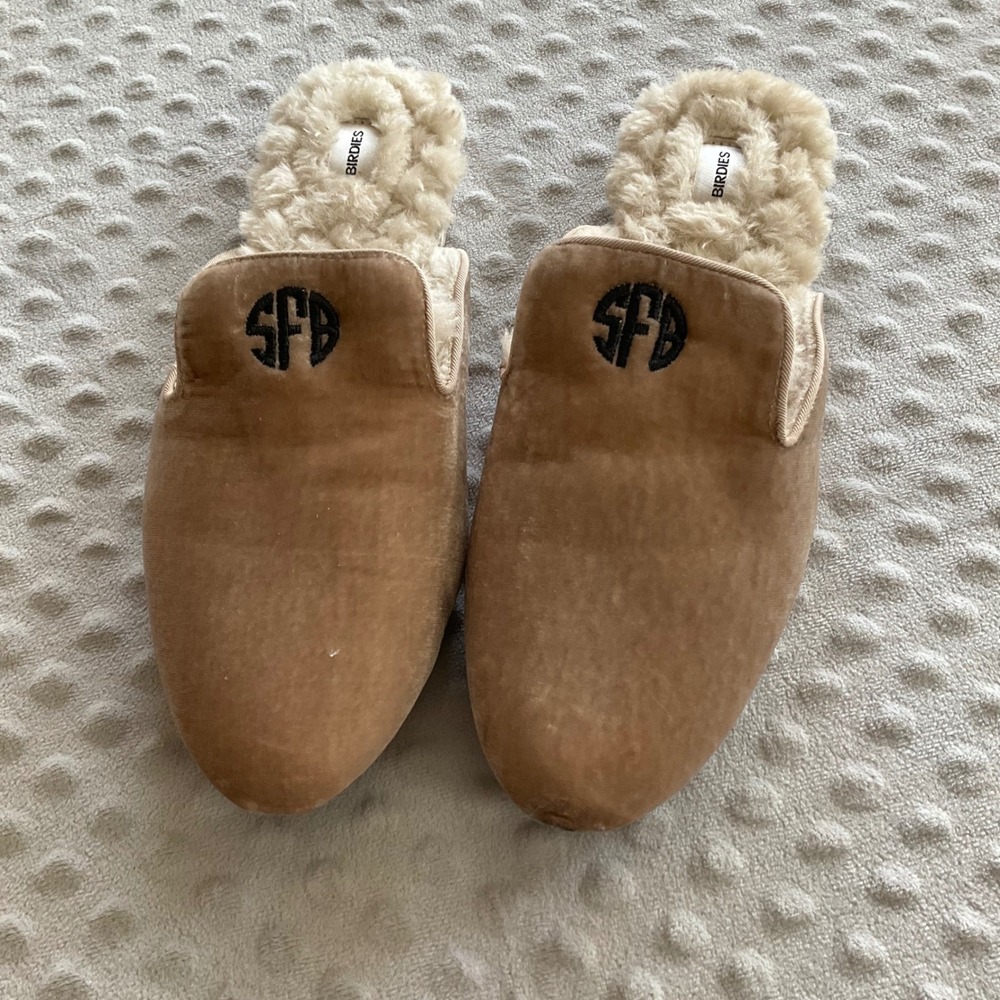 Birdies Velvet Faux Fur Slippers Women 8.5 Tan Monogram SFB Mules - Picture 2 of 6